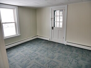 134 Knox St, Unit 1 in Rumford, ME - Foto de edificio - Building Photo