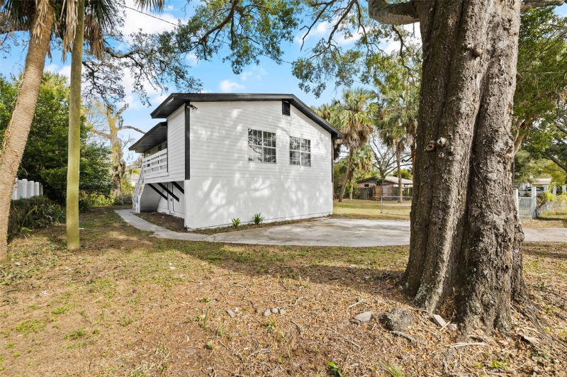 2402 Cassell St in Tampa, FL - Building Photo