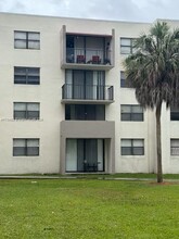 8002 SW 149th Ave in Miami, FL - Building Photo - Building Photo