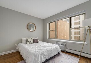 420 W Aldine Ave, Unit 401 in Chicago, IL - Building Photo - Building Photo