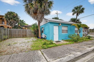 1330 S N St in Lake Worth Beach, FL - Building Photo - Building Photo