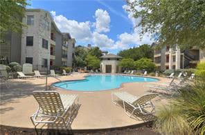 2320 Gracy Farms Ln in Austin, TX - Foto de edificio - Building Photo