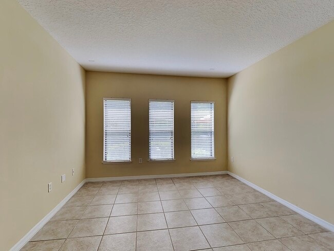 3320 Windsor Lake Cir in Sanford, FL - Building Photo - Building Photo