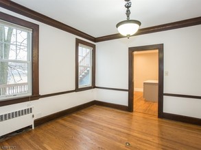652 Valley Rd in Montclair, NJ - Foto de edificio - Building Photo
