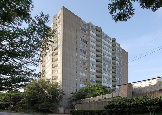 Terrace House in Dallas, TX - Foto de edificio - Building Photo