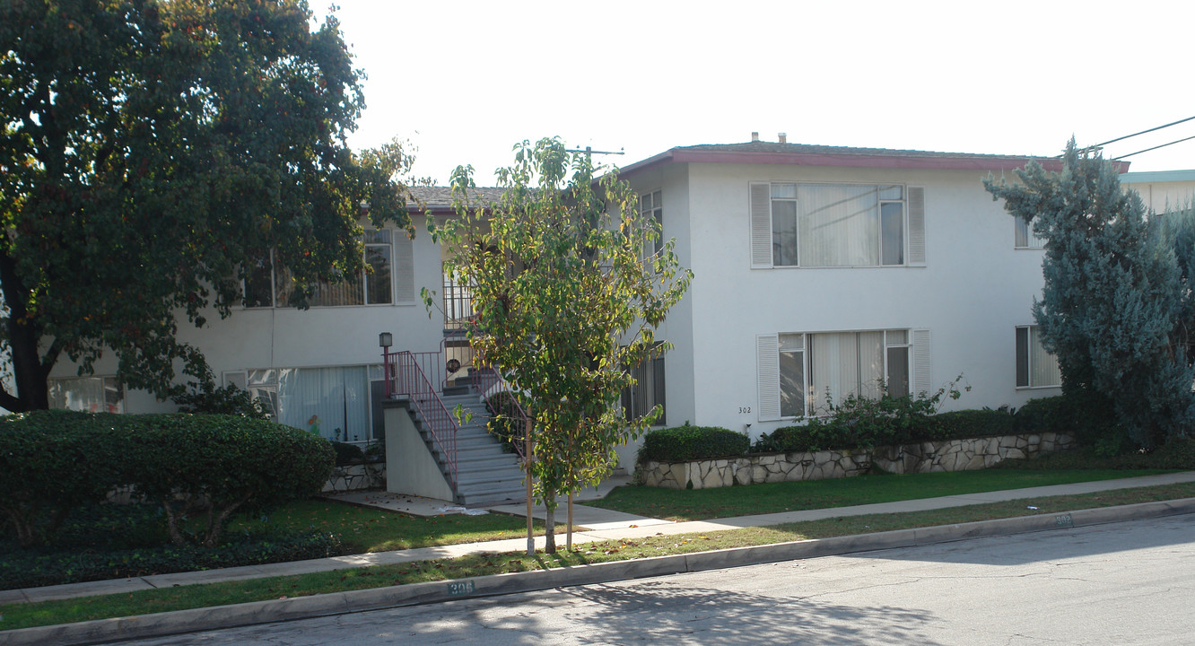 302 E Orlando Way in Covina, CA - Building Photo