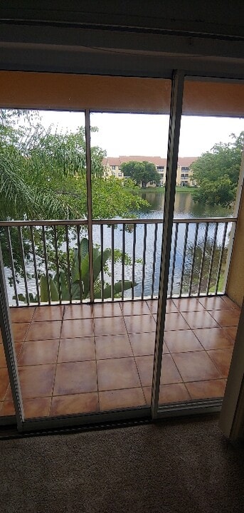 4610 St Croix Ln in Naples, FL - Building Photo
