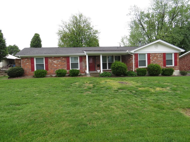 141 Todd Dr in Mount Washington, KY - Building Photo - Primary Photo