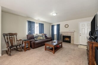 4803 Lewis Carroll Way in Sacramento, CA - Building Photo - Building Photo