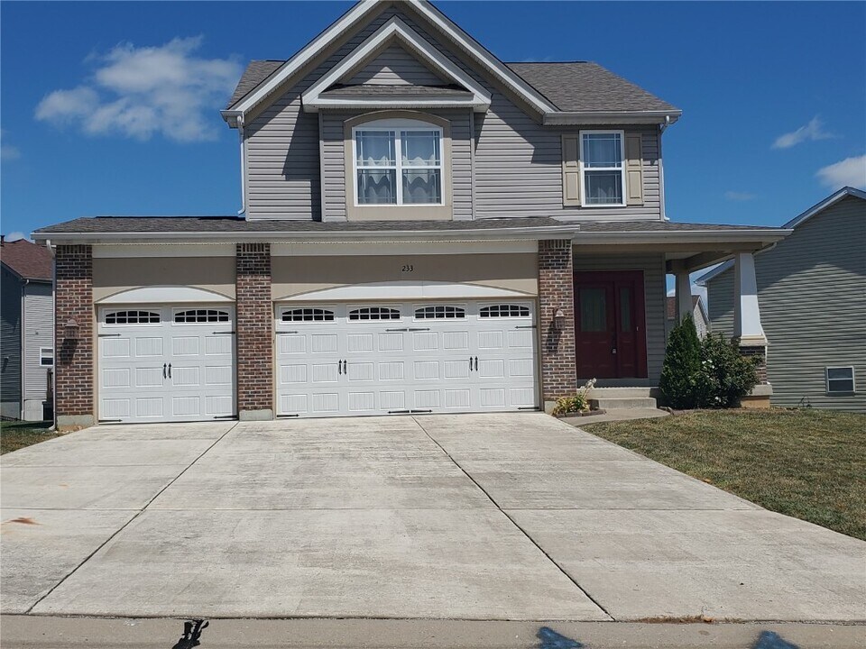 233 Sunset Villa Cir in O'Fallon, MO - Building Photo
