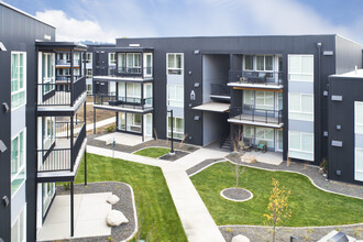 Green Door Flats in Spokane Valley, WA - Foto de edificio - Building Photo