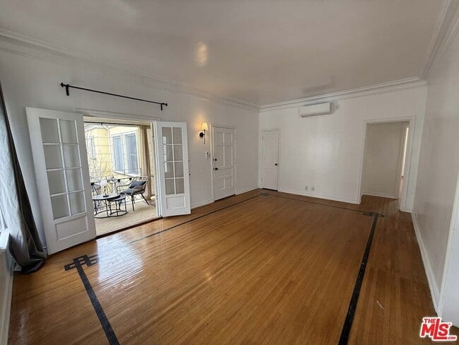 property at 157 N La Peer Dr