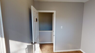 576 49th Pl NE-Unit -B in Washington, DC - Building Photo - Building Photo