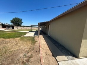 2180-9 1/2 9 1/2 Ave in Laton, CA - Building Photo - Building Photo