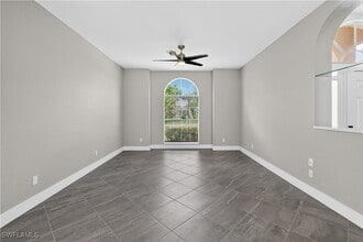2138 E Crown Pointe Blvd in Naples, FL - Building Photo - Building Photo