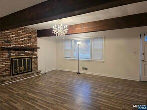 27 West End Ave in Bogota, NJ - Foto de edificio - Building Photo