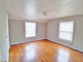 25551 Tungsten Rd in Euclid, OH - Building Photo