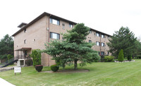 Crescent Apartments in Waukegan, IL - Building Photo - Building Photo