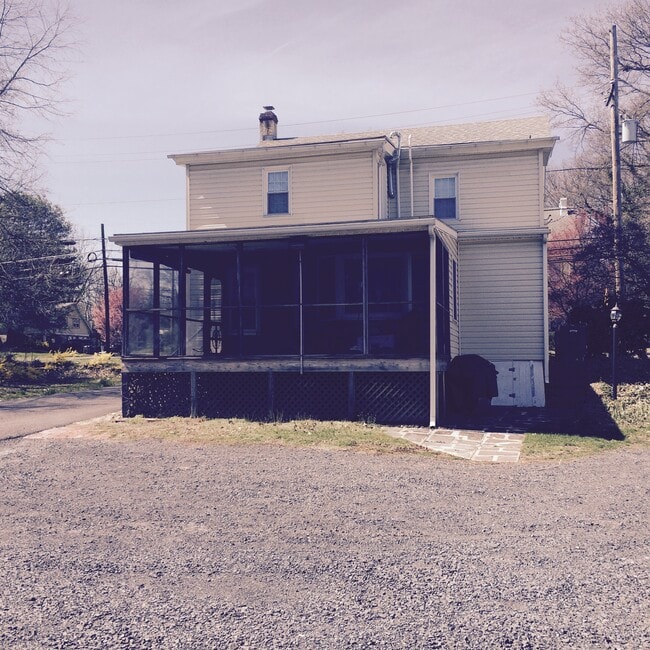 1177 Main St, Unit B in Royersford, PA - Foto de edificio - Building Photo
