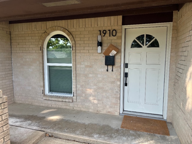 1910 N Floyd Rd in Richardson, TX - Building Photo - Building Photo