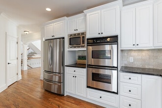 1012 Madeline Ln in Atlanta, GA - Foto de edificio - Building Photo