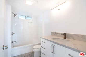 231 E Hyde Park Blvd in Inglewood, CA - Building Photo - Building Photo