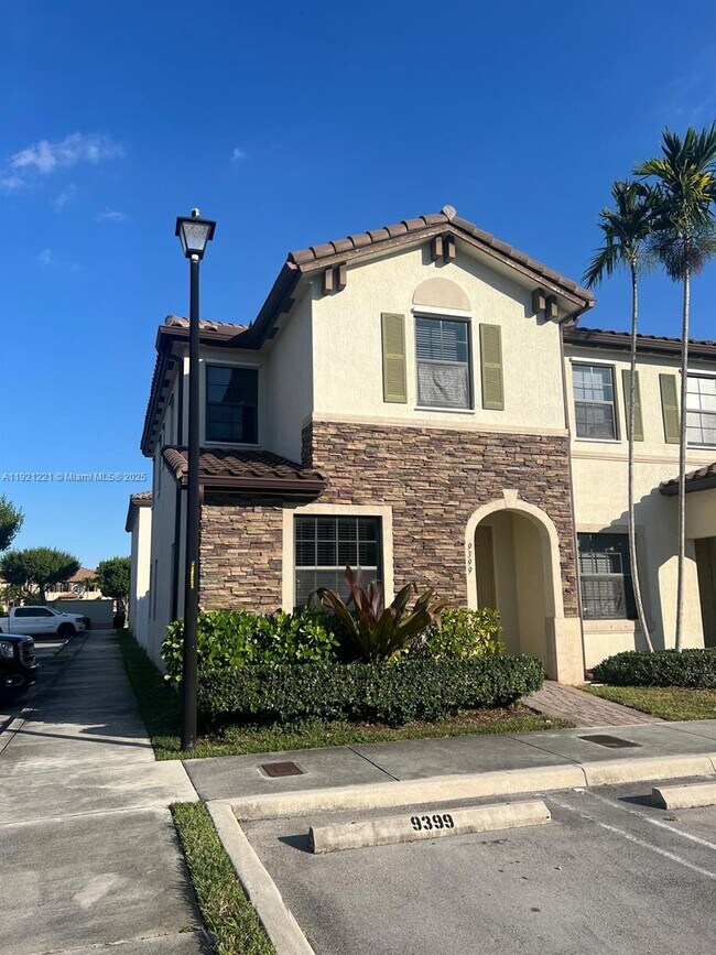 9399 W 33rd Ln in Hialeah, FL - Building Photo - Building Photo