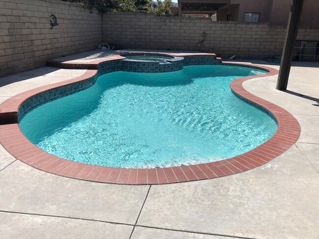 15550 La Entrada Dr in Moreno Valley, CA - Foto de edificio - Building Photo