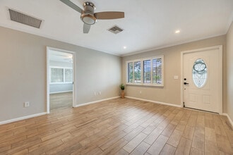 1759 Azalea Ln in Naples, FL - Foto de edificio - Building Photo