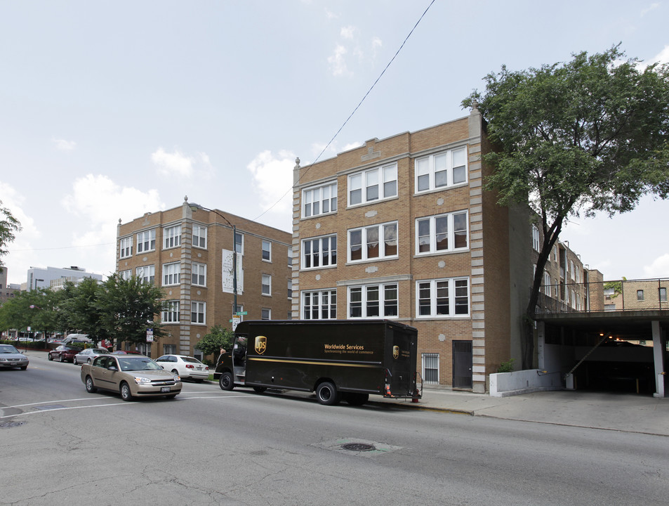 532-540 W Belmont Ave in Chicago, IL - Building Photo