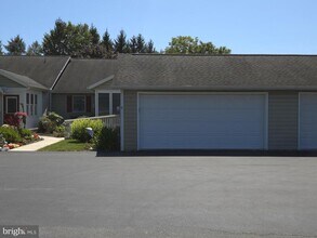 11 Strawberry Dr in Carlisle, PA - Building Photo - Building Photo