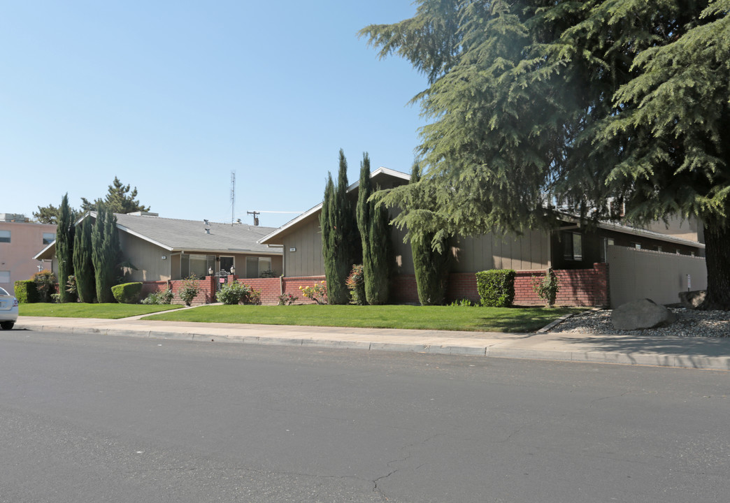 138 Pollasky Ave in Clovis, CA - Building Photo