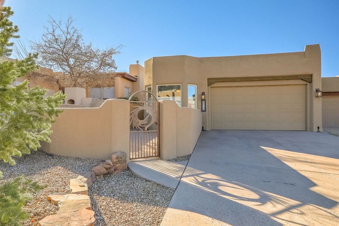 6211 Sedona Dr NE in Albuquerque, NM - Building Photo