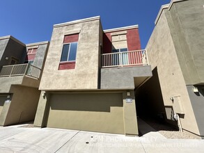 3113 E Danbury Rd in Phoenix, AZ - Foto de edificio - Building Photo