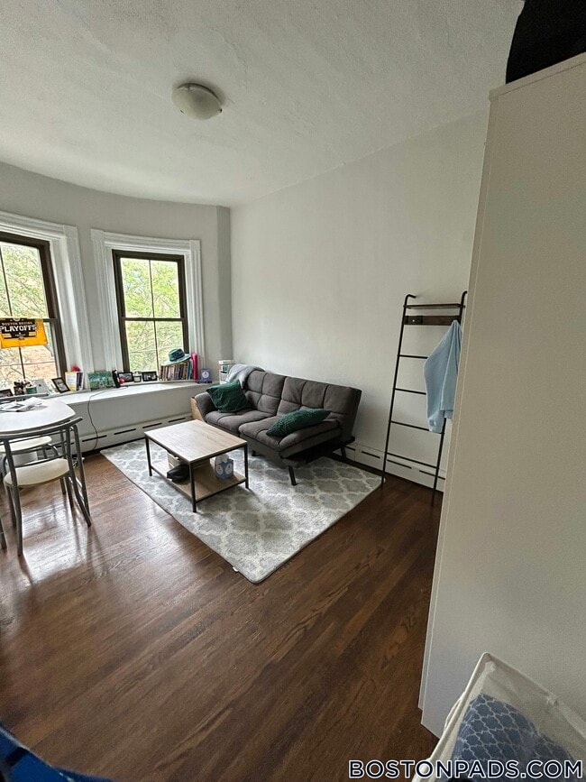 106 Willow St, Unit 3 in Cambridge, MA - Foto de edificio - Building Photo