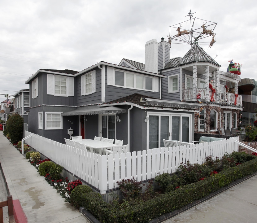 800 S Bayfront in Newport Beach, CA - Foto de edificio