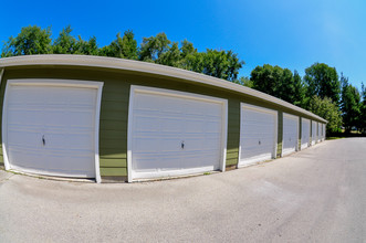 Forest View in Newton, IA - Building Photo - Building Photo