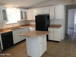 48 Cleveland Dr in Beaufort, SC - Building Photo - Building Photo