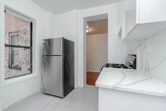 159 E Houston St in New York, NY - Building Photo - Building Photo