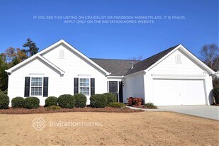 455 Crested View Dr in Loganville, GA - Building Photo