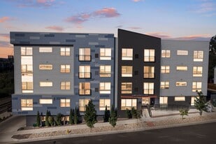 Axis West Flats in Lakewood, CO - Building Photo