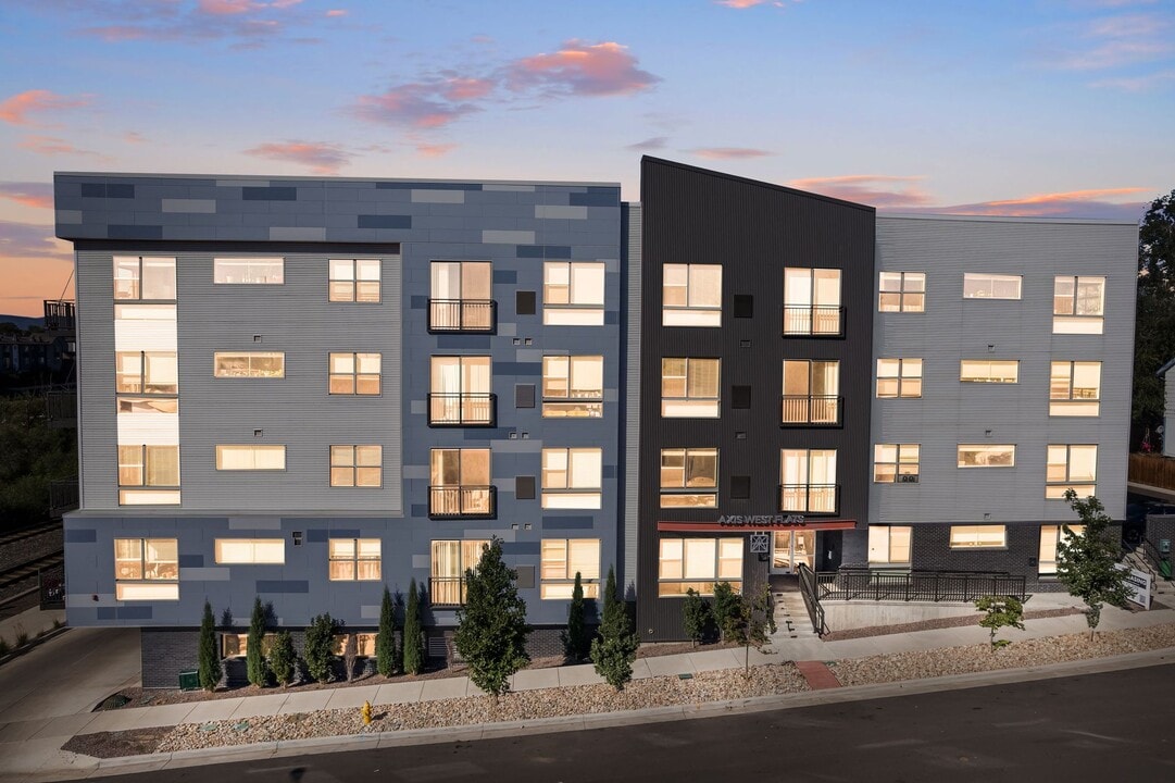 Axis West Flats in Lakewood, CO - Building Photo