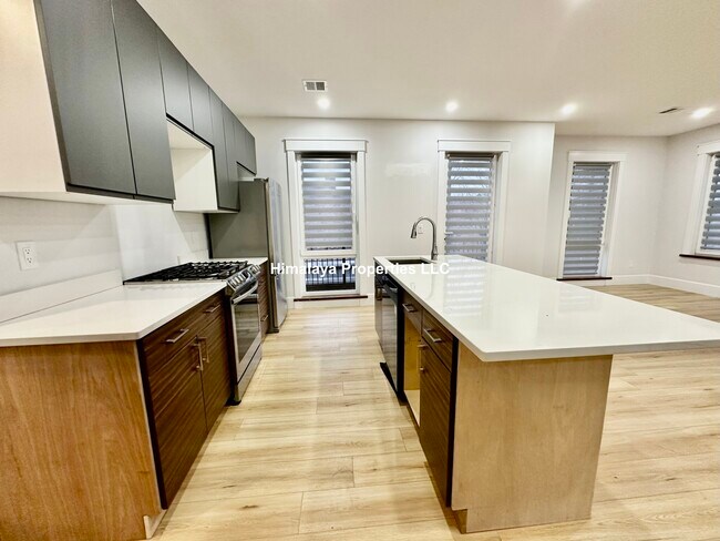 100 Mount Pleasant Ave, Unit 3 in Boston, MA - Foto de edificio - Building Photo