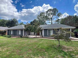 6843 Lake Charlene Dr in Pensacola, FL - Building Photo