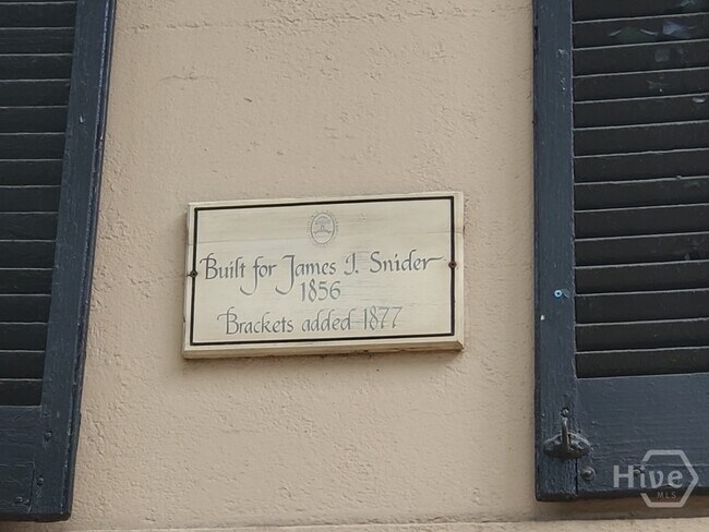208 E Jones St in Savannah, GA - Building Photo - Building Photo
