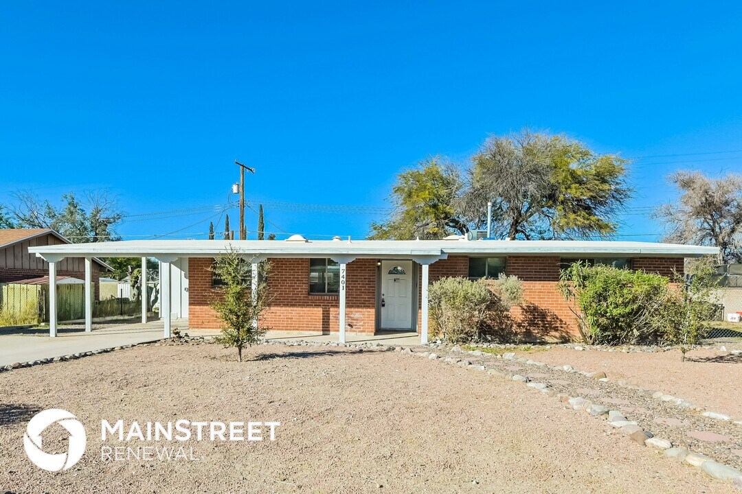 7401 E 19th St in Tucson, AZ - Foto de edificio