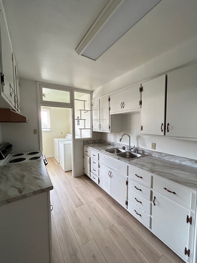 property at 219 E 7th St