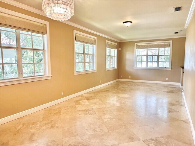 483 Menendez Ave in Miami, FL - Building Photo - Building Photo