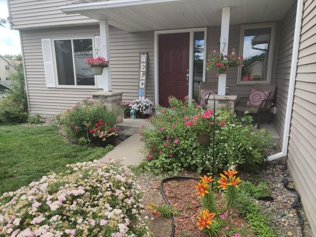 9141 Leaf Cir in Monticello, MN - Building Photo - Building Photo