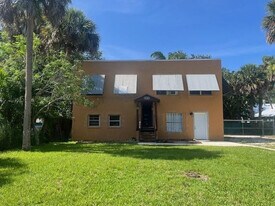 902 Boston Ave in Fort Pierce, FL - Building Photo